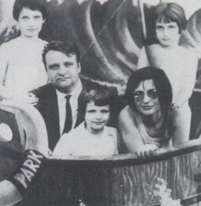 Első feleségével és lányaival, 1965