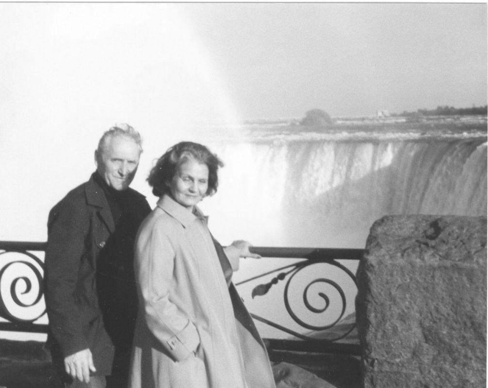 Feleségével, Tichy Magdolnával a Niagara-vízesésnél, 1981