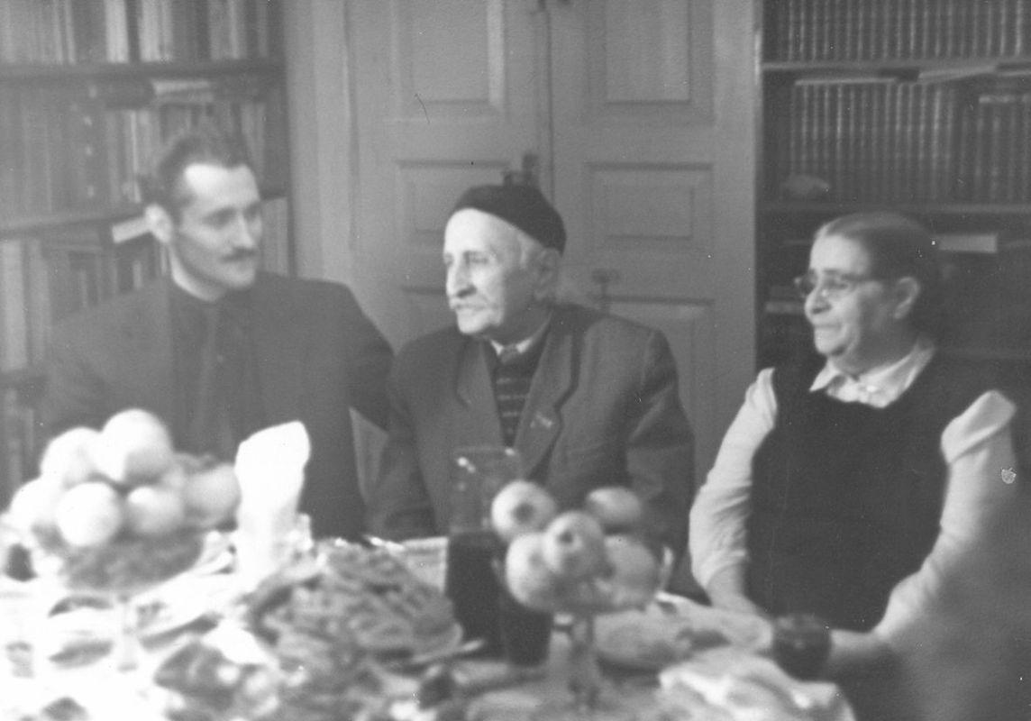 Dmitie Gulia abház íróval és feleségével, Abházia, Szuhumi, 1956. október
