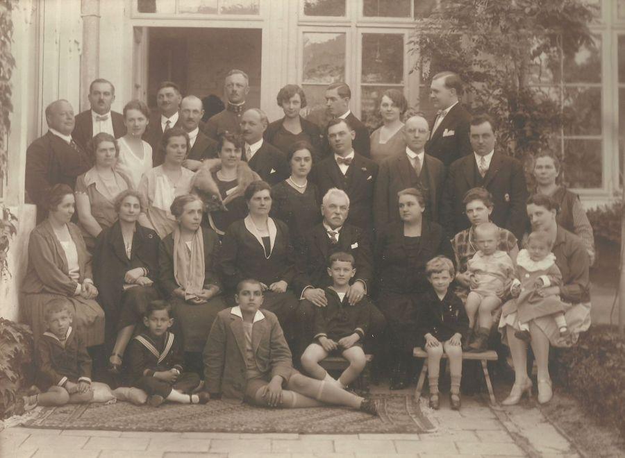 A Várady család az 1920-as évek végén Szentesen