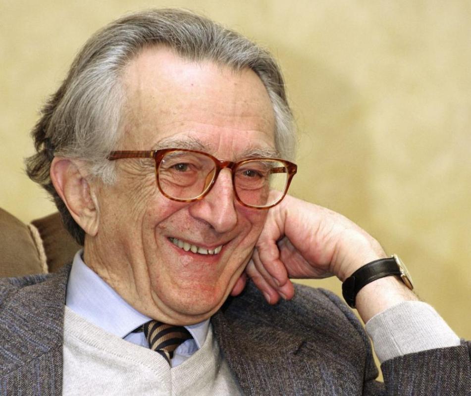 Lator László 85. születésnapjának köszöntésén a Petőfi Irodalmi Múzeumban (2012)