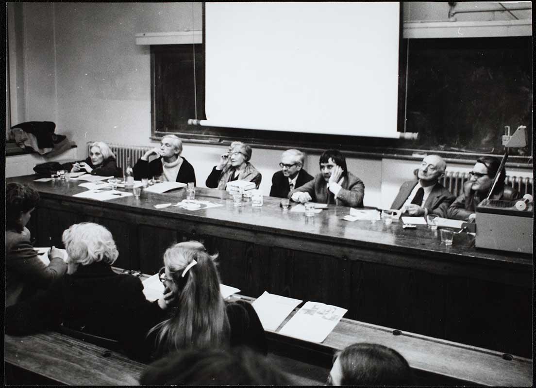 Nemes Nagy Ágnes, Pilinszky János, Károlyi Amy, Weöres Sándor, Juhász Ferenc és Vas István (London,  King's College, 1980. március)