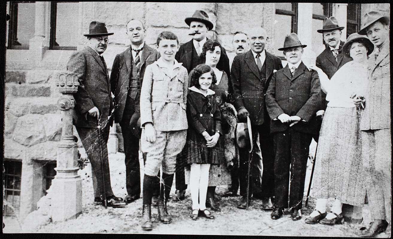 Vas család barátokkal (Badgastein, 1925)