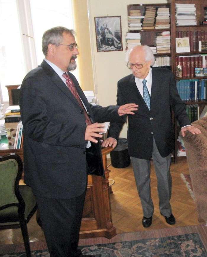 Bodnár Györgyöt köszönti 80. születésnapján Szörényi László