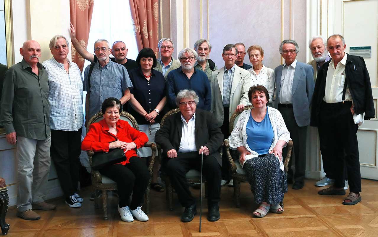 A Digitális Irodalmi Akadémia jelenlevő tagjainak csoportképe