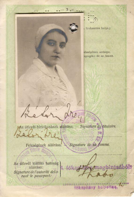 Felesége, Bátori Irén útlevelének egy lapja