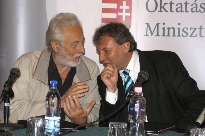 Szakonyi Károly és Hiller István miniszter (2007, DIA)