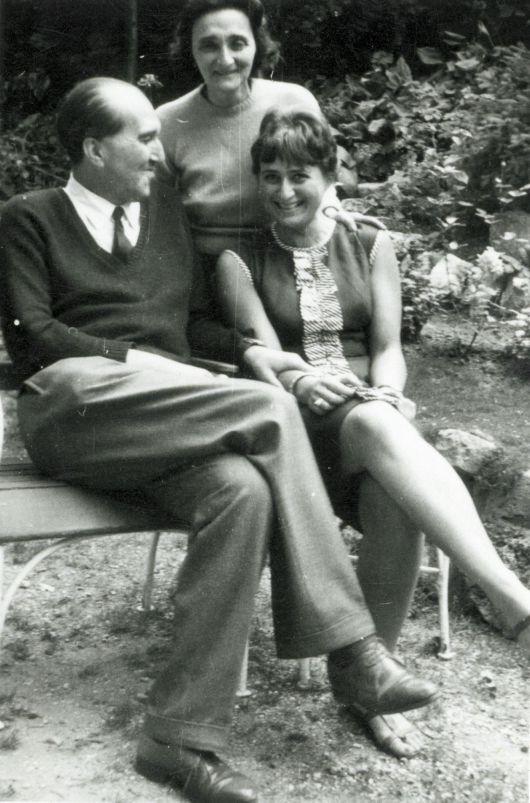 Szentkuthy Miklós és felesége lányukkal, Marionnal, 1964