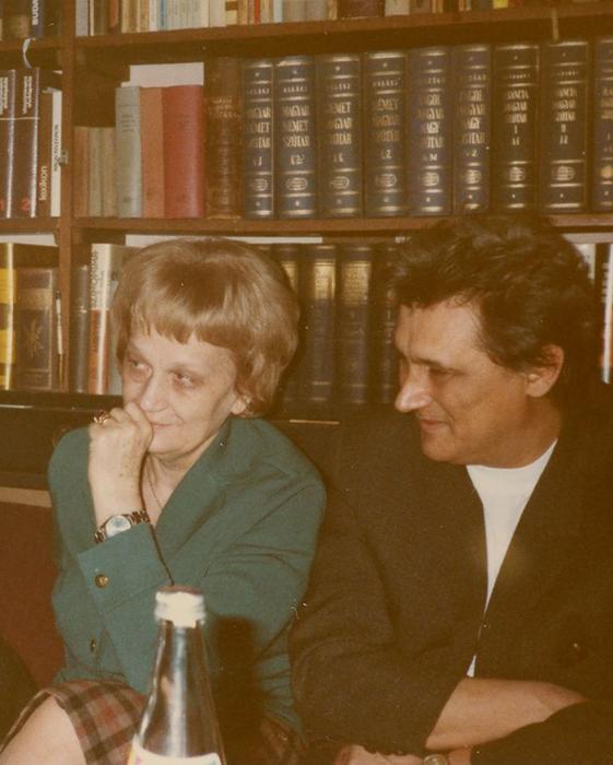 Nemes Nagy Ágnes és Lakatos István (1983 ősze, dolgozószoba) (Fotó: Galambos Tamás)