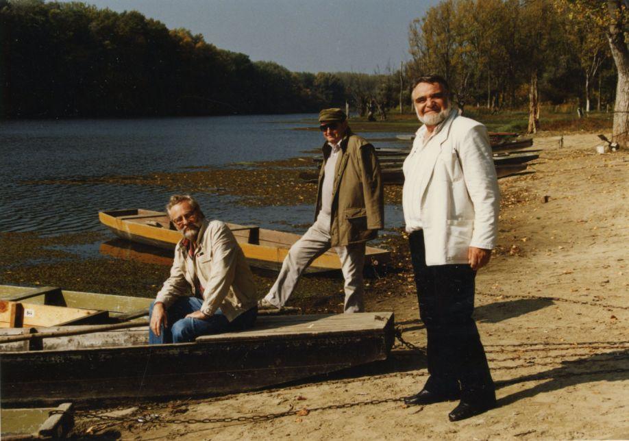 Szakonyi Károly, Gyurkovics Tibor és Bertha Bulcsu a mártélyi Tisza-parton