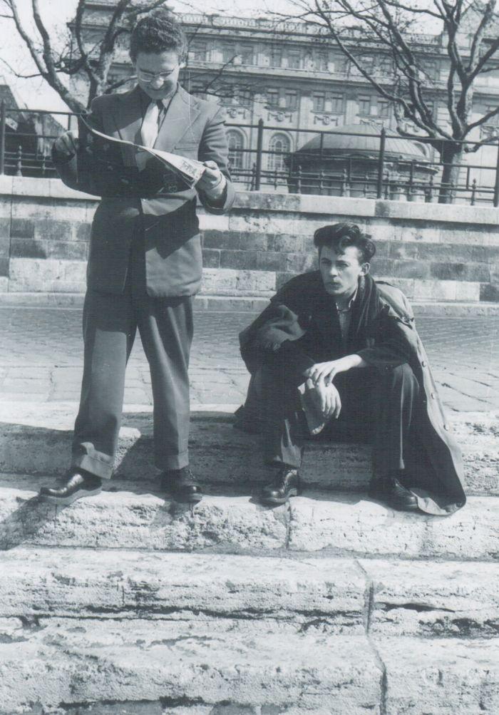 Évfolyamtársával, Arnóth Károllyal 1957 tavaszán (vele élte át a Kossuth téri sortüzet 1956. október 25-én)