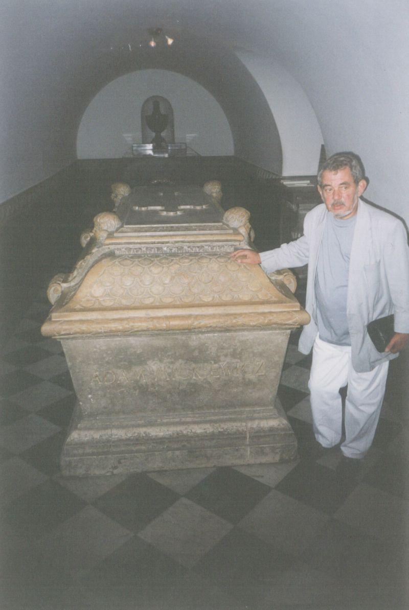 Adam Miczkiewicz sírjánál Krakkóban (1999 szeptember)