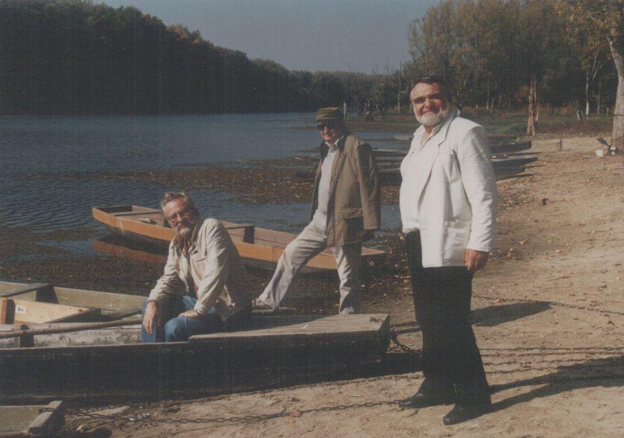 Szakonyi Károly, Bertha Bulcsu és Gyurkovics Tibor a Tisza-parton