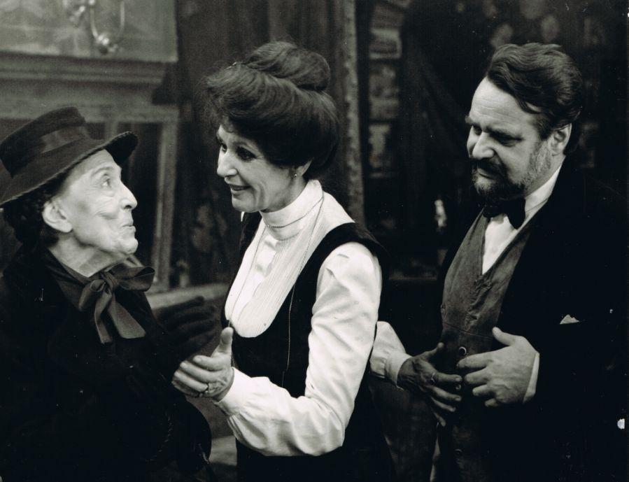 Az Egy erkölcsös éjszaka című filmben, Makay Margittal és Psota Irénnel, 1977