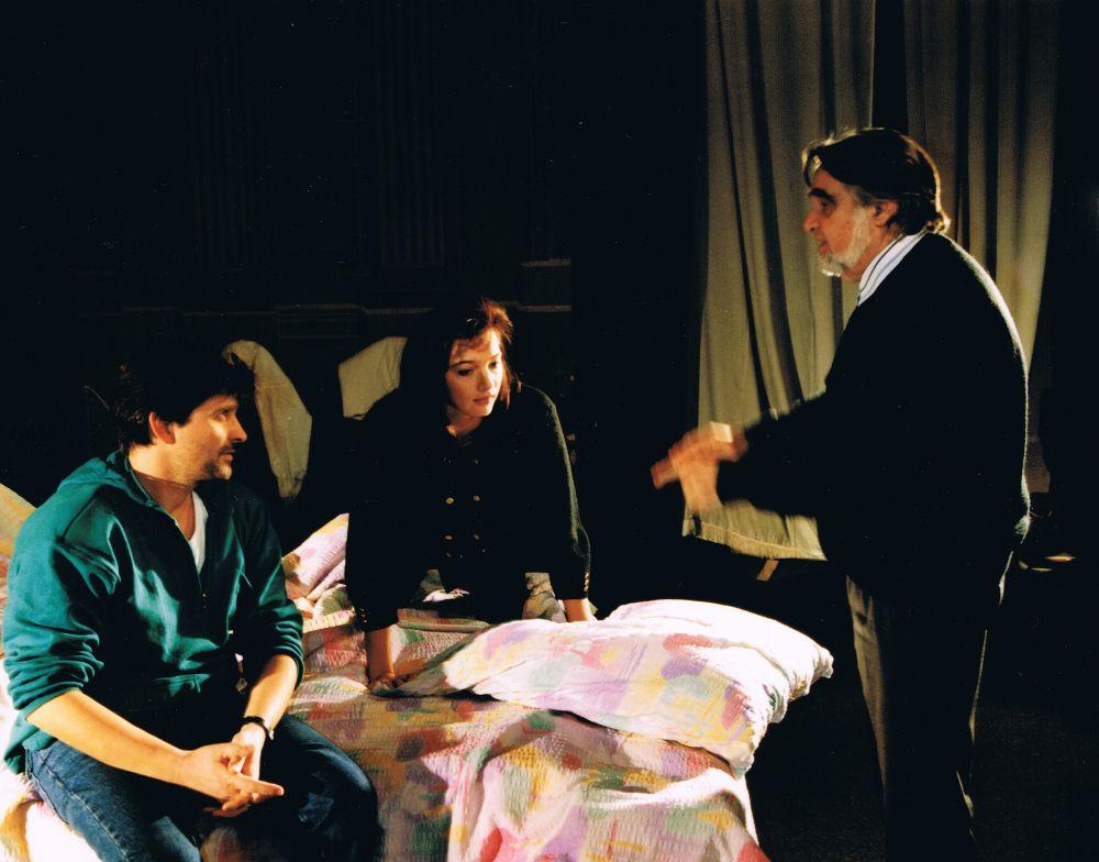 Császármorzsa című darabját rendezi, 1994