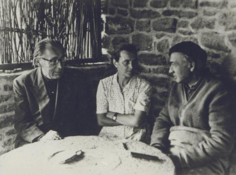 Szabó Lőrinc, Kozmutza Flóra és Illyés Gyula 1957 szeptemberében, Tihanyban