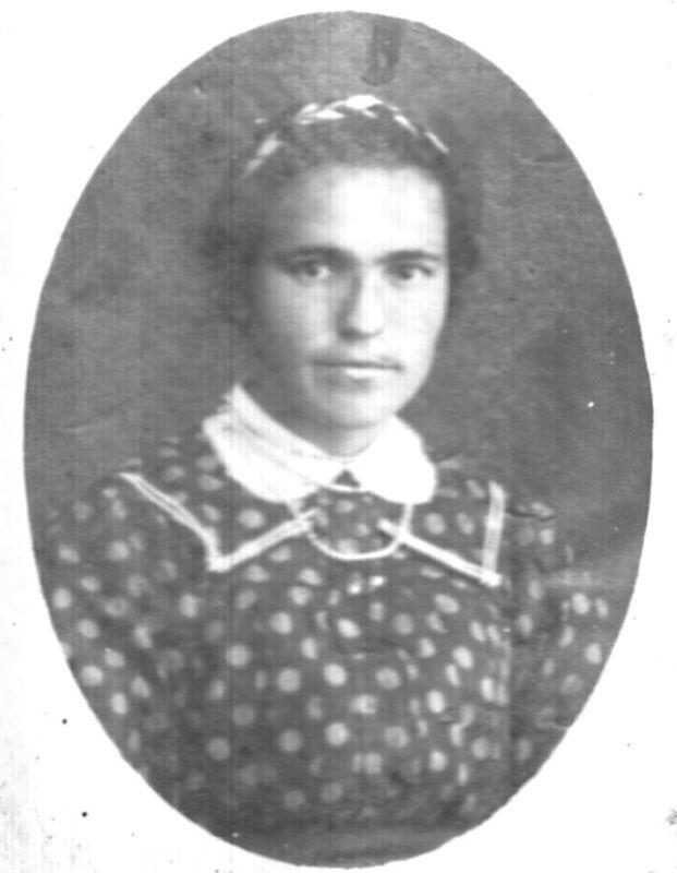 Édeasanyja, László Julianna. Kányádi Sándor 11 évesen, 1940-ben veszítette el