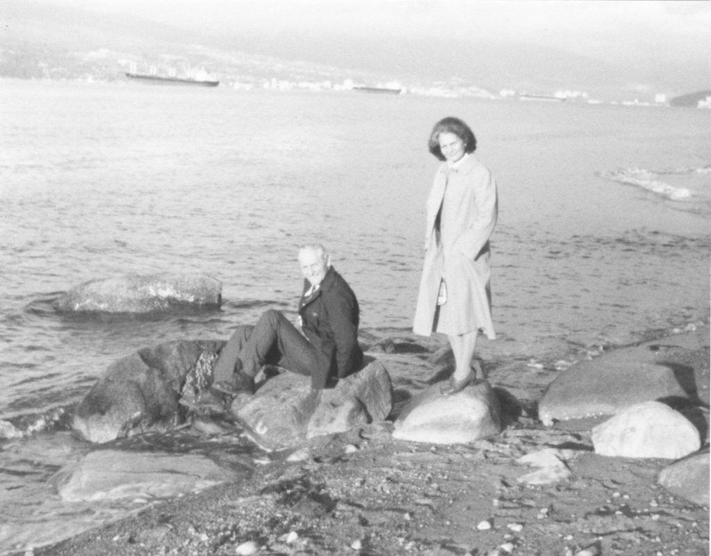 Feleségével, Tichy Magdolnával a Csendes-óceán partján, Vancouverben, 1981