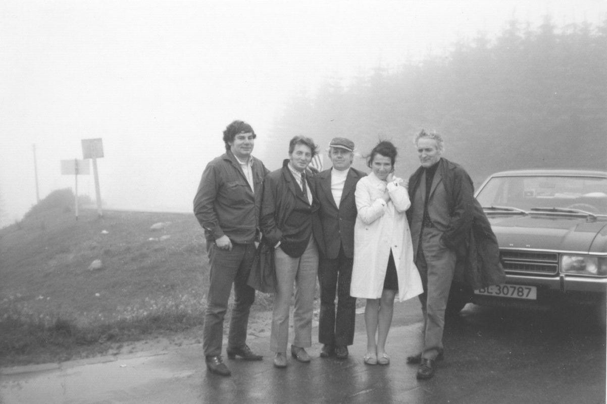 Balról: Lászlóffy Aladár, Sulyok Vince, Kányádi Sándor mellett Sulyok V. felesége, a Maros völgyében, 1974
