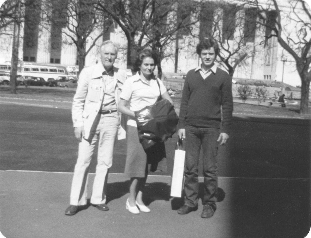 Kányádi Sándor és felesége, Tichy Magdolna, Benedek Lászlóval Buenos Airesben, 1981