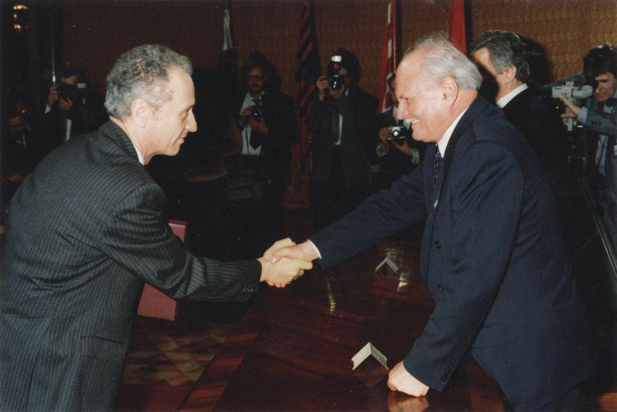 A Kossuth-díj átvételekor, Göncz Árpáddal (1992)