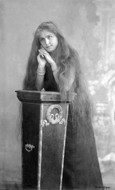Édesanyja, Csonti Szabó Erzsébet, 1905 körül