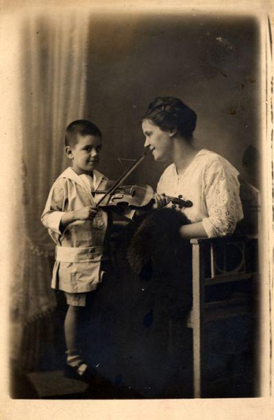 Apai féltestvérével, Ottlik Pálmával, Budapest, 1916
