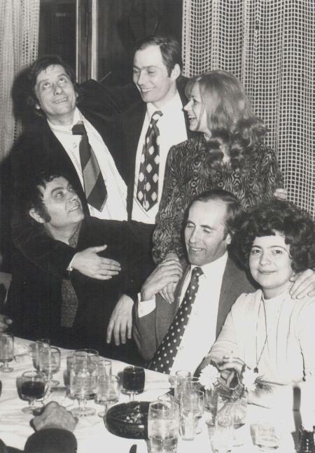 Esküvői fotó: Páskándi Géza, dr. Szedő Ferenc, Páskándi Anikó (állnak), Csoóri Sándor, Novák János és felesége (1976. márc.)