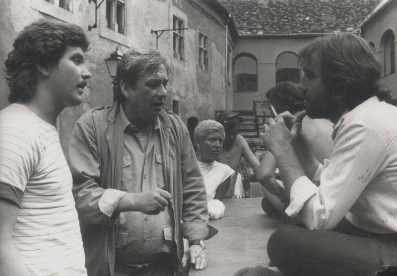 Sörös Sándor, Páskándi Géza, Borbáth Ottília és Geréb Attila a kőszegi vár udvarán (1982)