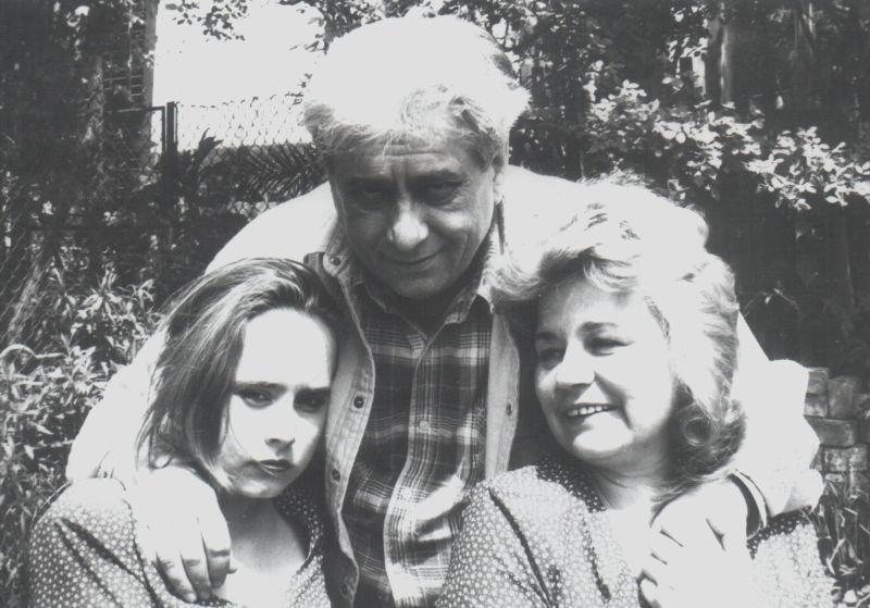 A kertben, családjával (1993 nyara)