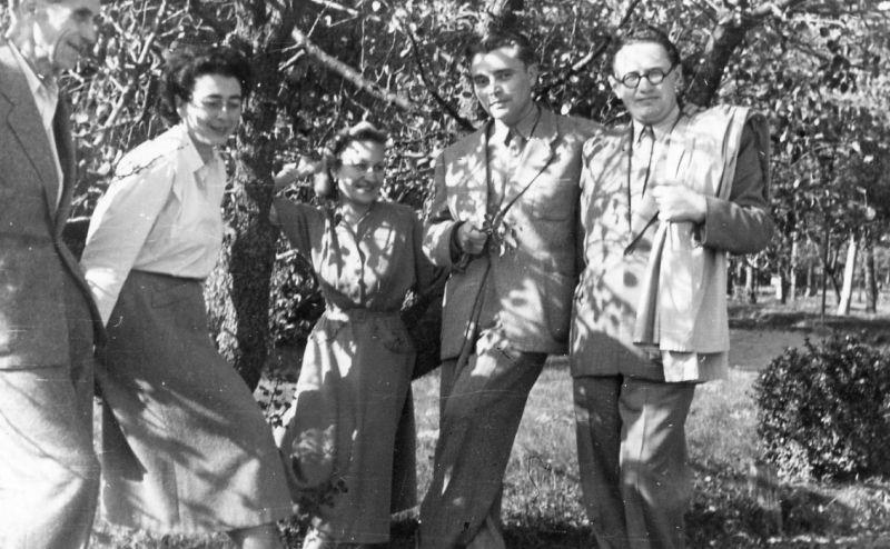 A „Krúdy-szekta” az 1953. tavaszi sóstói kiránduláson (Joó Károly felvétele)
