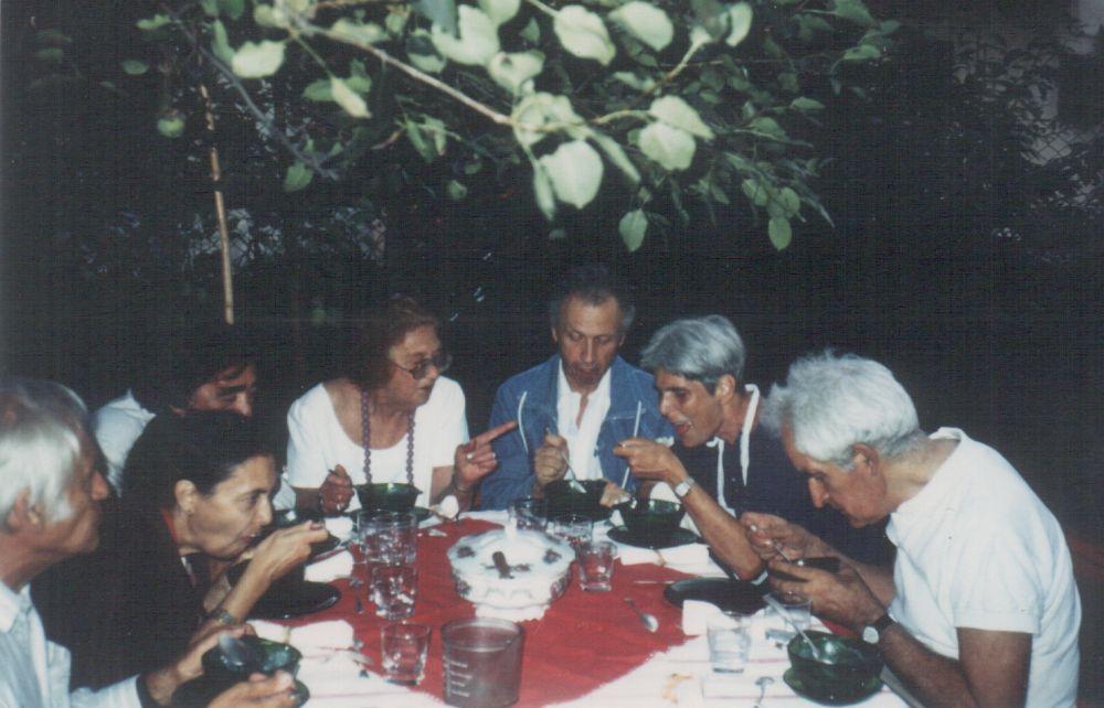 Baráti társaságban: a házigazda Veress Pál festő, Somlyó György, Orbán Ottó, felesége és Vargha Balázs (1991 augusztus)