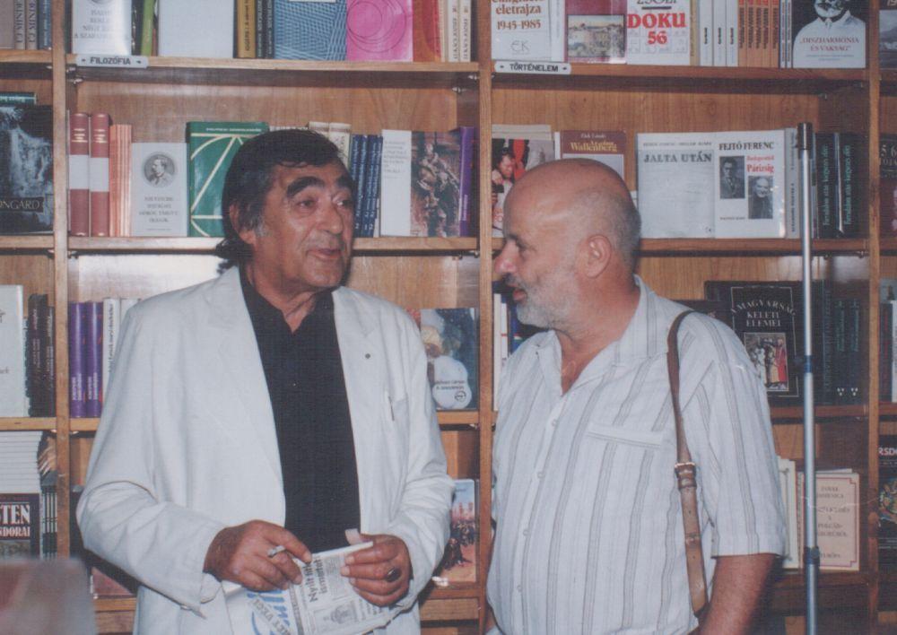 Somlyó György és Eörsi István az Írók Boltjában, 1990 körül