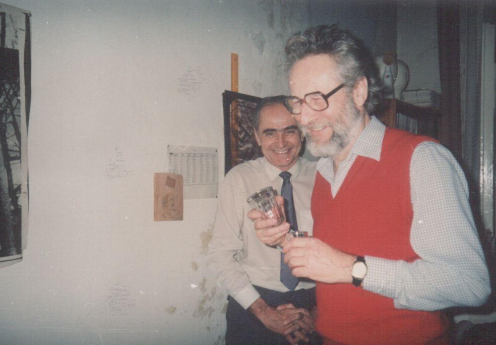 Az Új Írás előszilveszteri buliján, Farkas Lászlóval, 1985 december