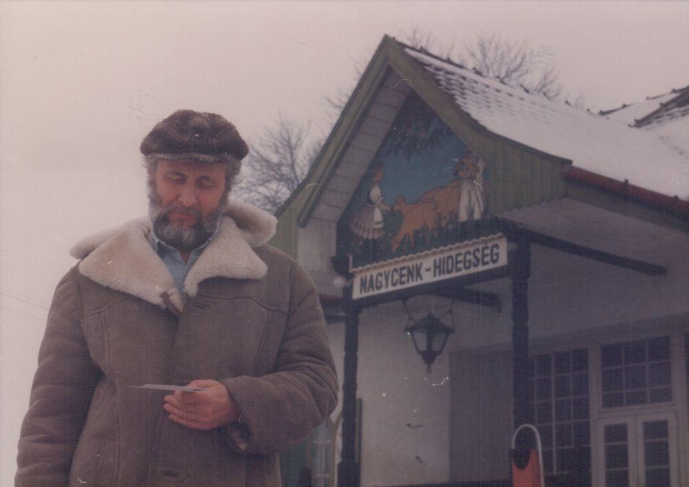 A nagycenki vasútállomáson, 1985-ben