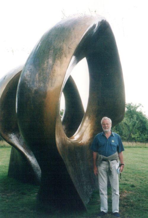 A Henry Moore Alapítvány kertjében, Perry Greenben
