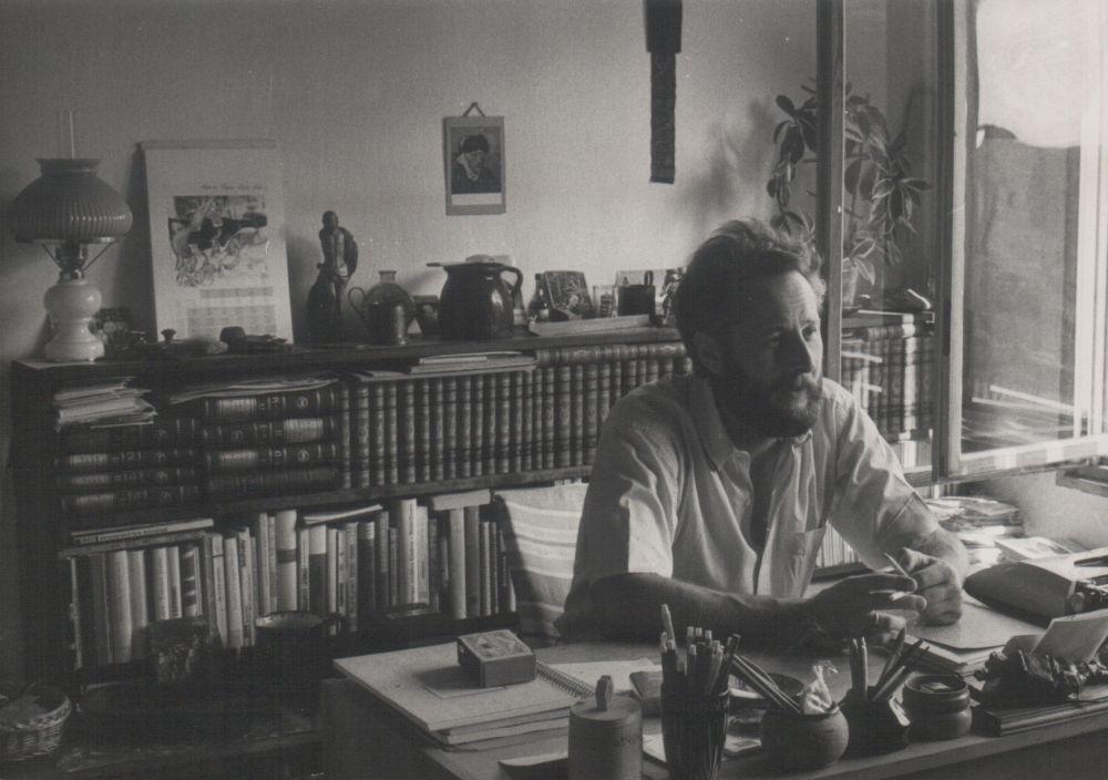 Dolgozószobájában, Szentendrén, 1973