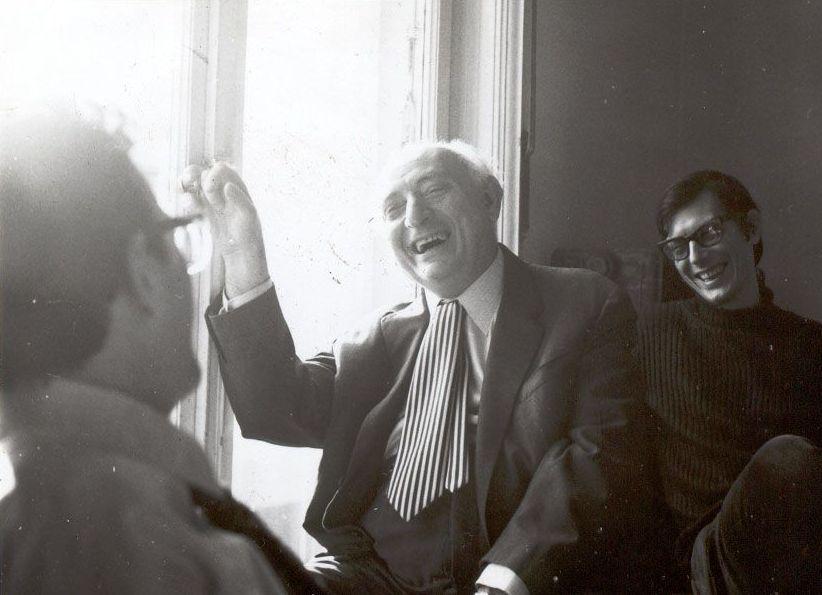 Az Európa Kiadó szerkesztőségében, Lator Lászlóval és Vas Istvánnal (fotó: Gara György, 1975)