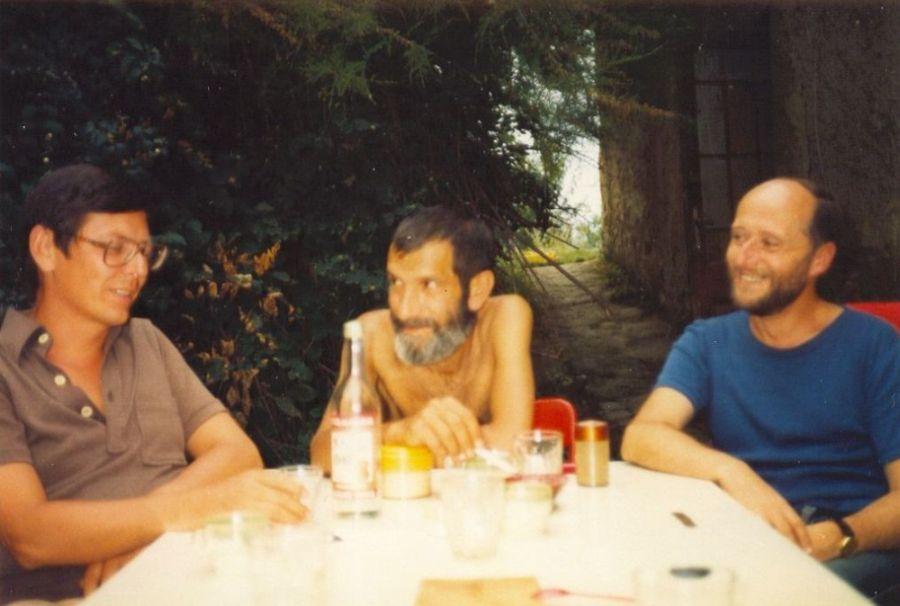 Petri György, Várady Szabolcs és Fodor Géza Csobánkán (fotó: Lakatos Mária, 1986)