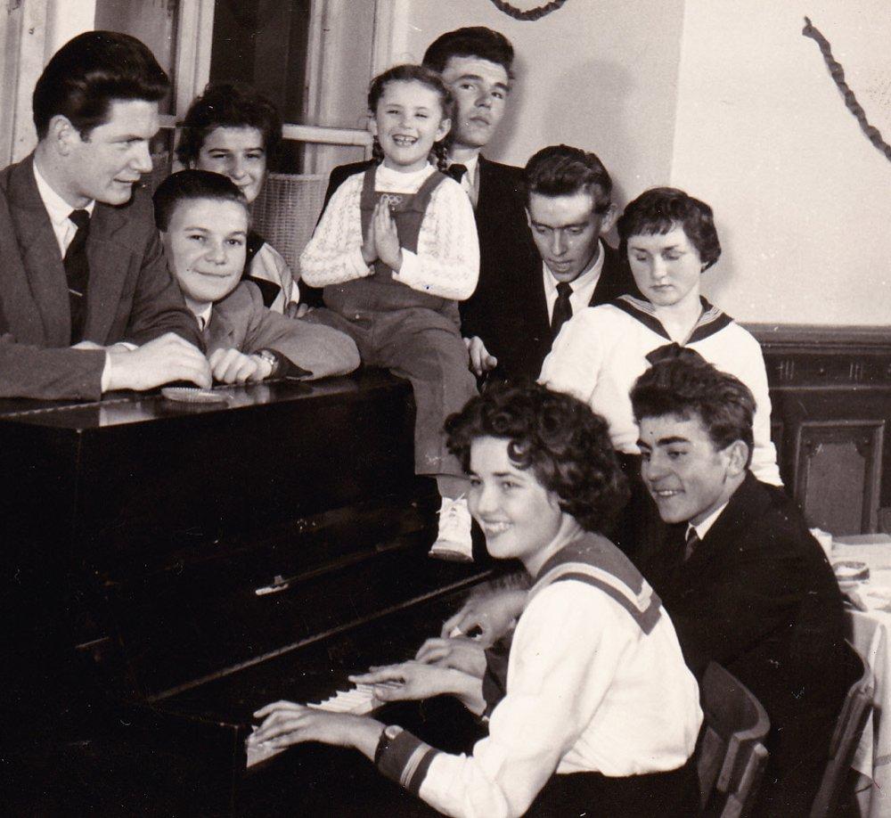 Kép az egri Dobó István Gimnáziumban töltött időszakból (1950-es évek második fele)
