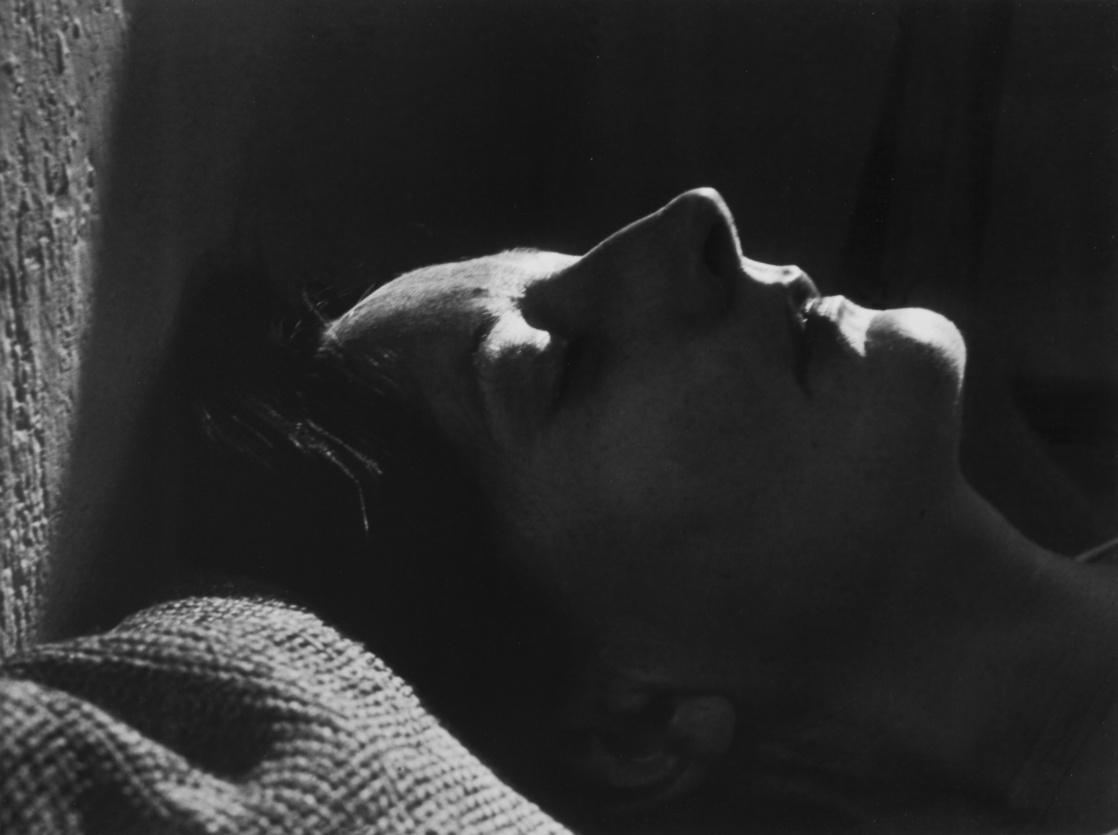 Magda az Andor utcai lakás erkélyén (1975)