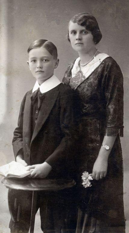 Németh László édesanyjával (1914. szeptember 20.)