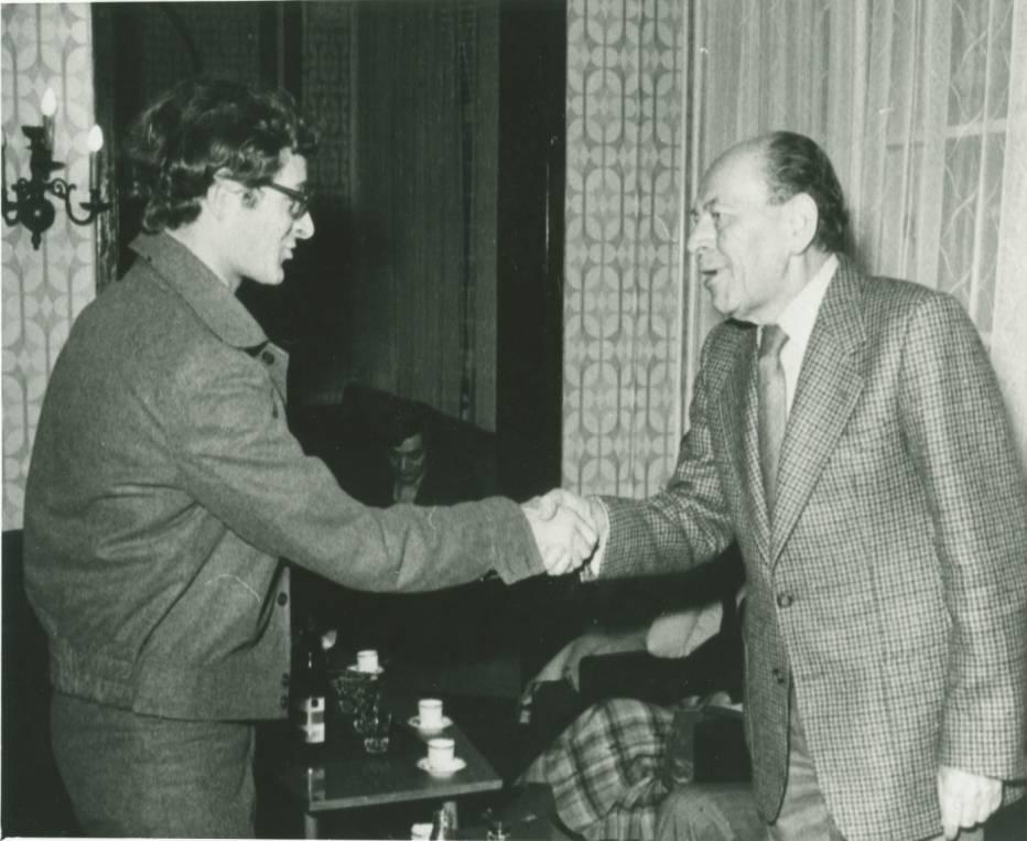  Nádas Péternek átadja a Füst Milán-díjat (1978)