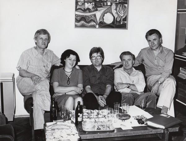 Szakolczay Lajossal, Perényi Gyulánéval, Tüskés Tiborral és Harkány Lászlóval egy író-olvasó találkozó után Nagykanizsán (1981)