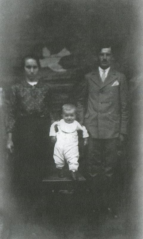 Szüleivel a vései búcsún (1936 szeptember)
