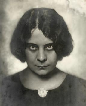 Kaffka Margit 1912 körül (Fotó: Székely Aladár, forrás: Petőfi Irodalmi Múzeum)