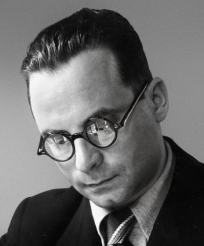 Szerb Antal 1935 körül (Fotó: Haár Ferenc, forrás: Petőfi Irodalmi Múzeum)